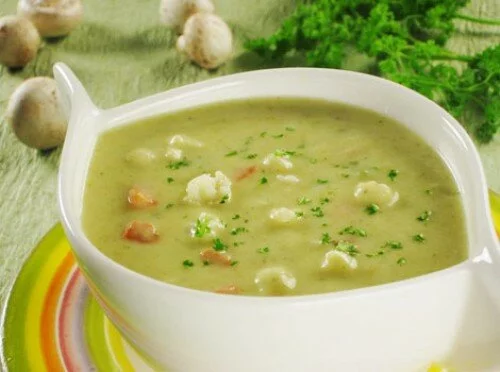 Как правильно сварить диетический суп с курицей?